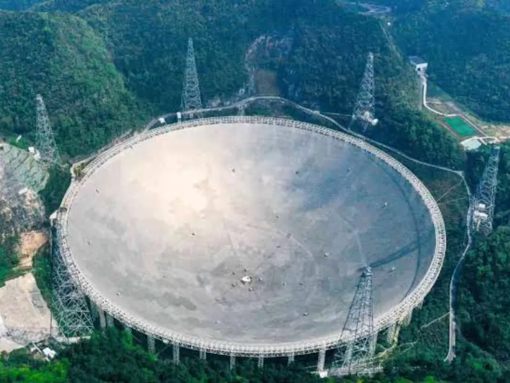 Teleskop Sky Eye tangkap sinyal Alien. (The Indian Express)