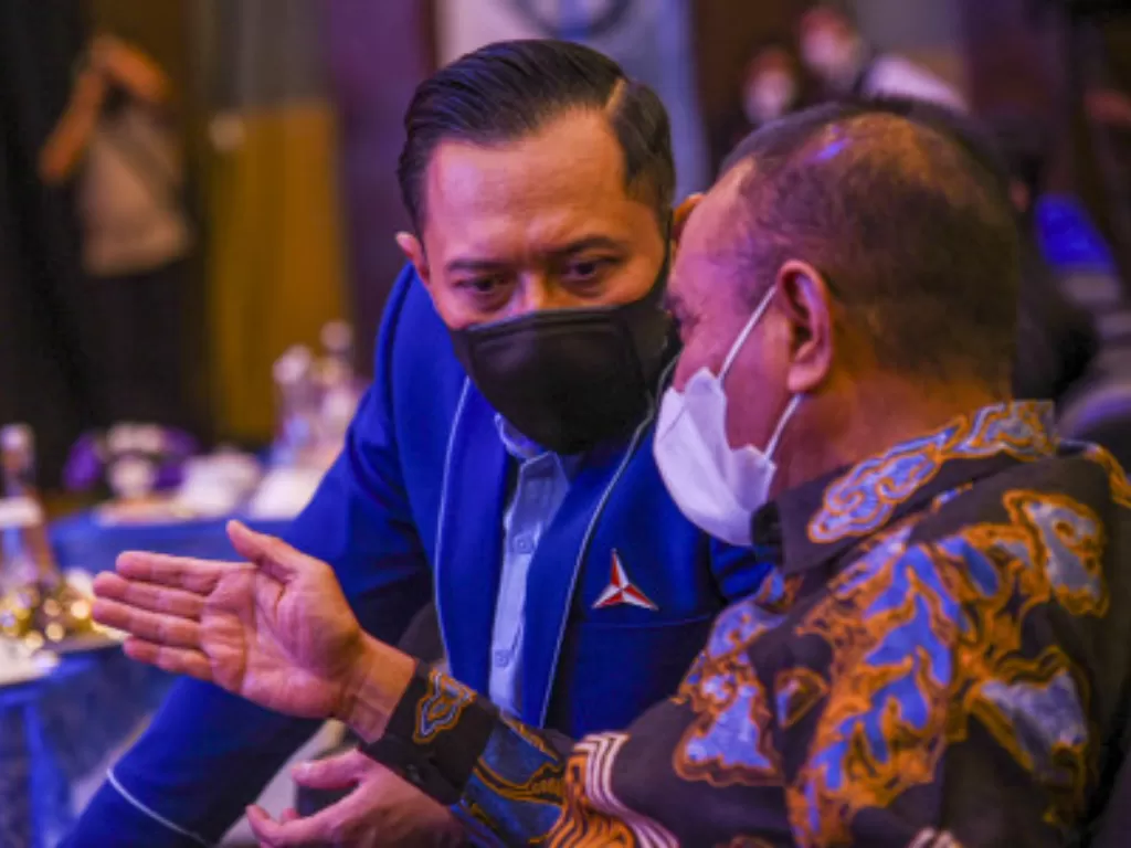 Ketua Umum Partai Demokrat Agus Harimurti Yudhoyono (masker hitam). (ANTARA FOTO/Fransisco Carolio)