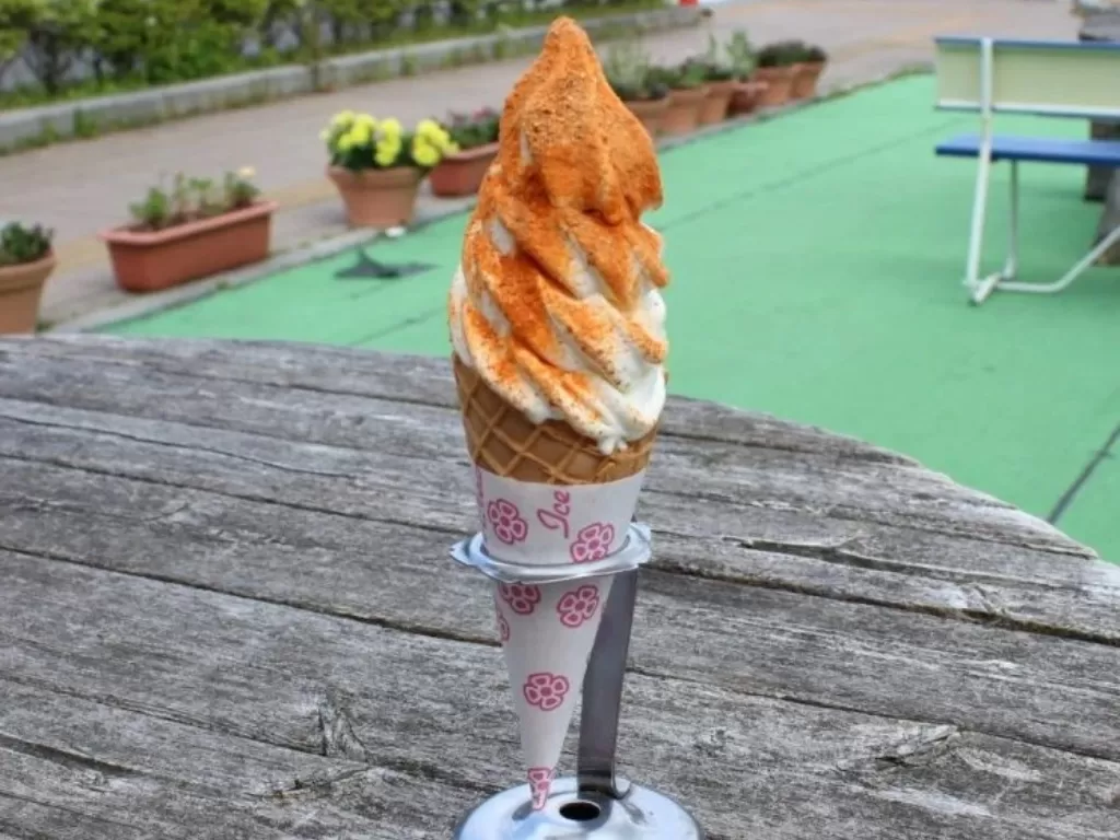 Es krim pedas di Jepang. (Oddity Central)