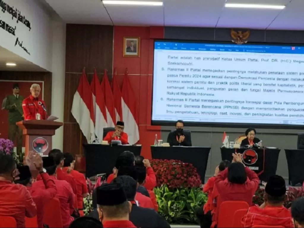 Gubernur Jawa Tengah Ganjar Pranowo membacakan rekomendasi Rakernas II PDIP (Dokumen PDIP)