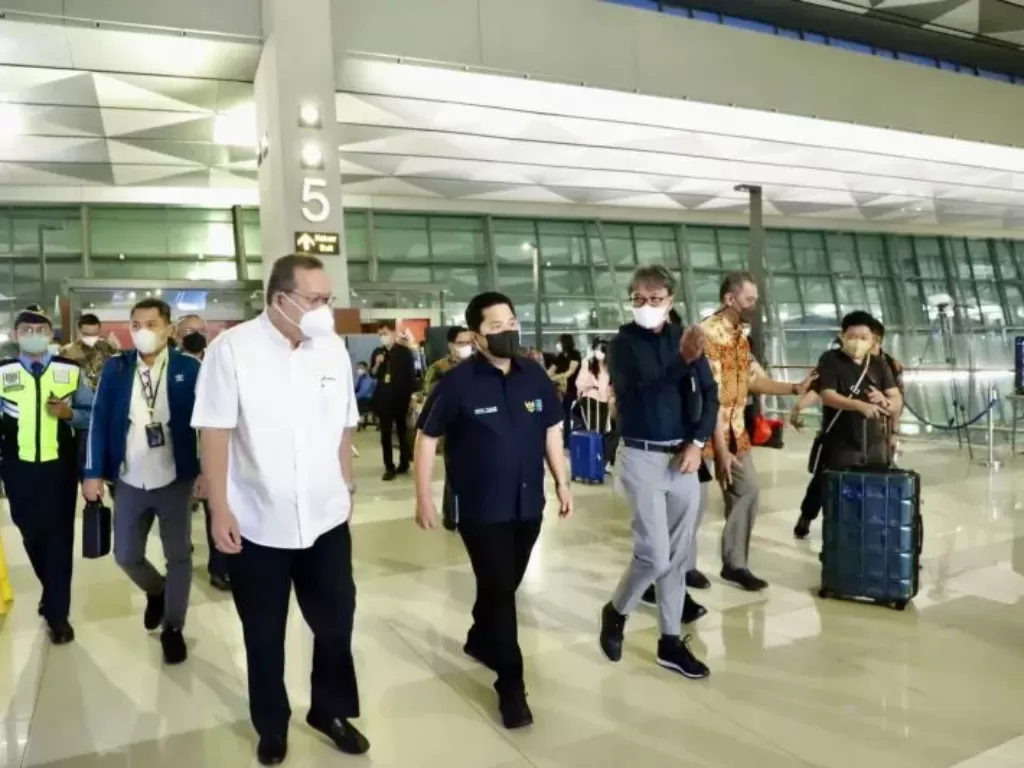Menteri BUMN Erick Thohir (dua kiri) saat menjajal penerbangan Pelita Air rute Jakarta-Yogyakarta, pada Rabu (22/6/2022). (Pelita Air Services)