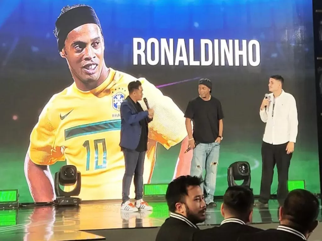 Ronaldinho hadir dalam acara launching jersey Rans Nusantara FC. (Instagram/@rans.nusantara)