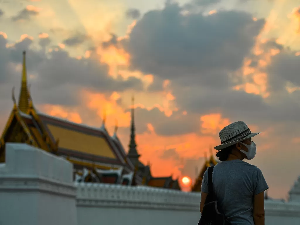 Turis asing di Thailand (REUTERS/Chalinee Thirasupa)