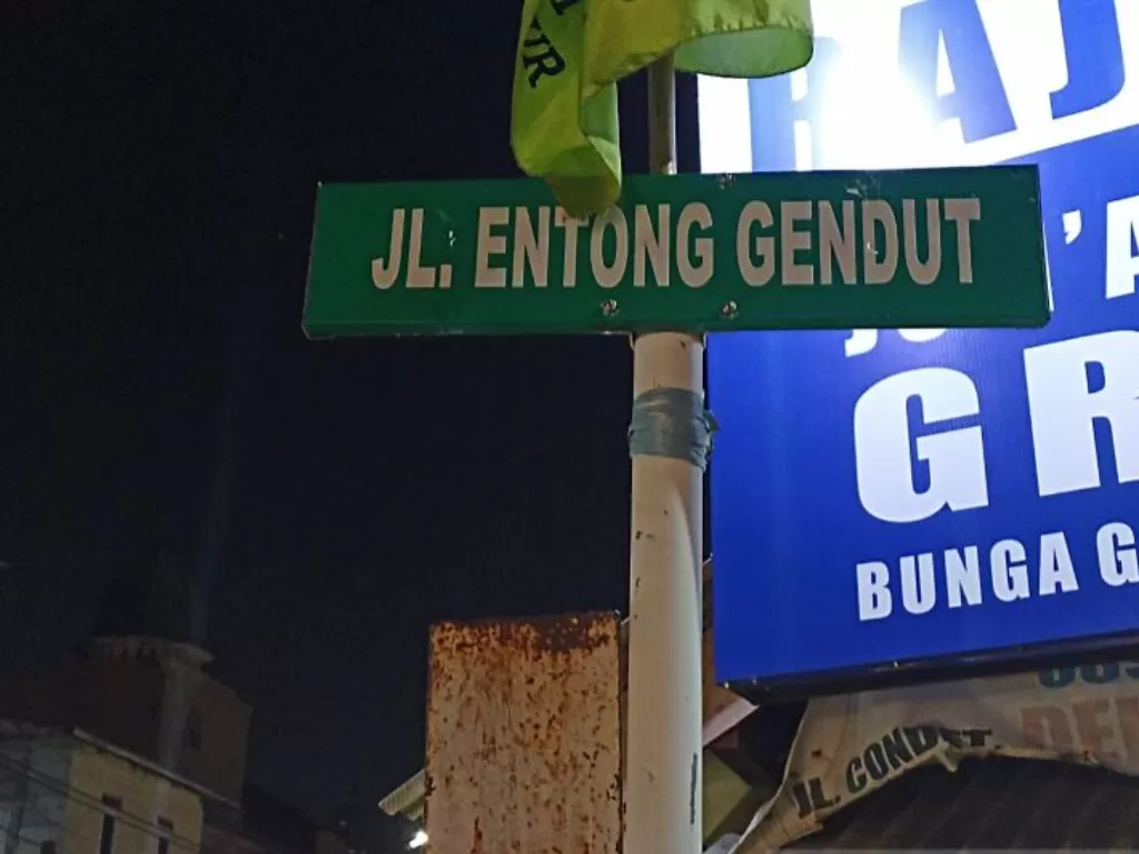 Papan nama Jalan Entong Gendut di Kramat Jati, Jakarta. (ANTARA/Yogi Rachman)