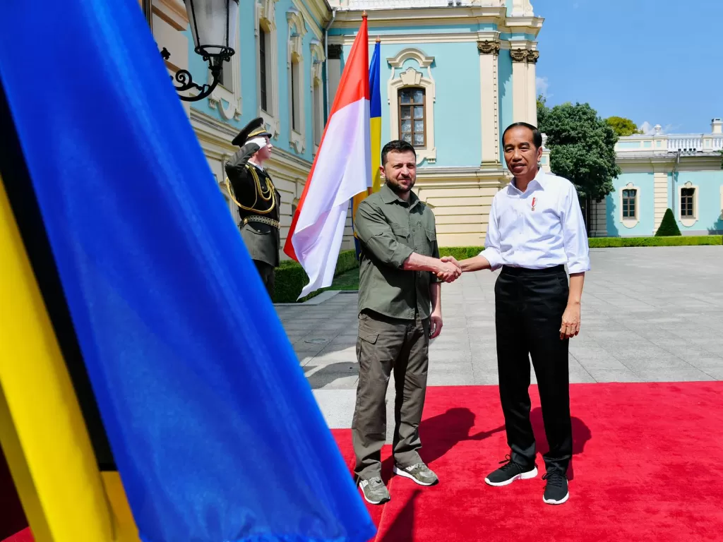 Presiden Jokowi dan Presiden Zelensky di Istana Maryinsky, Kiev, Ukraina. (Dok. BPMI Setpres Laily Rachev)