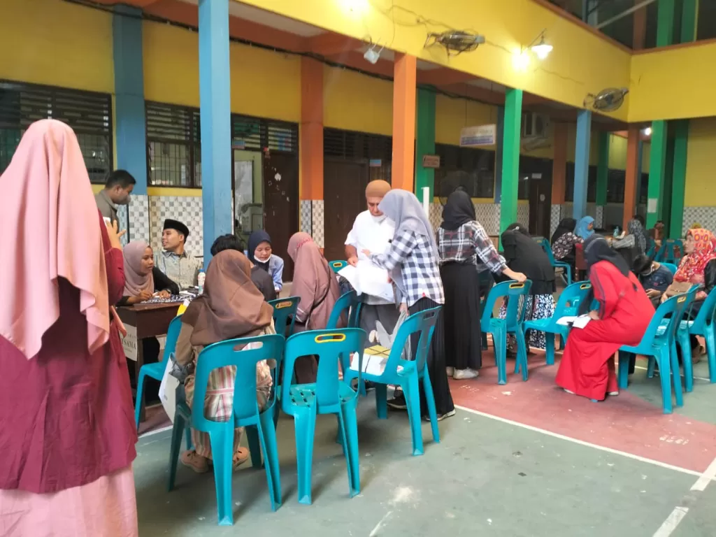 MAN 1 Medan gelar tes urine sebagai syarat masuk sekolah bekerjasama dengan BNN Sumut. (Foto/Istimewa)