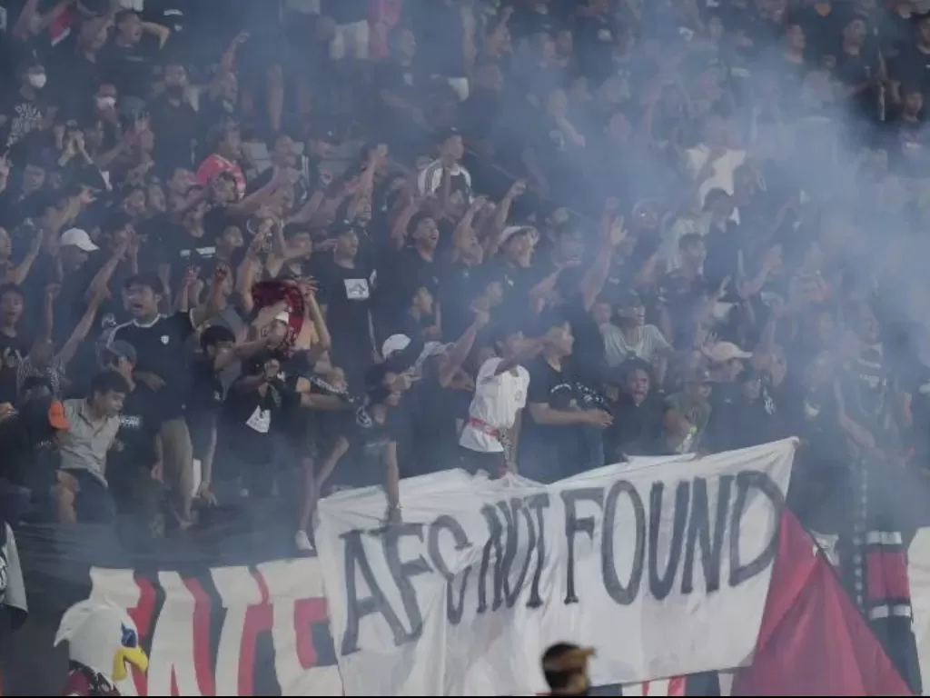 Spanduk bertuliskan “AFC NOT FOUND” yang dibentangkan suporter Bali United. (ANTARA)