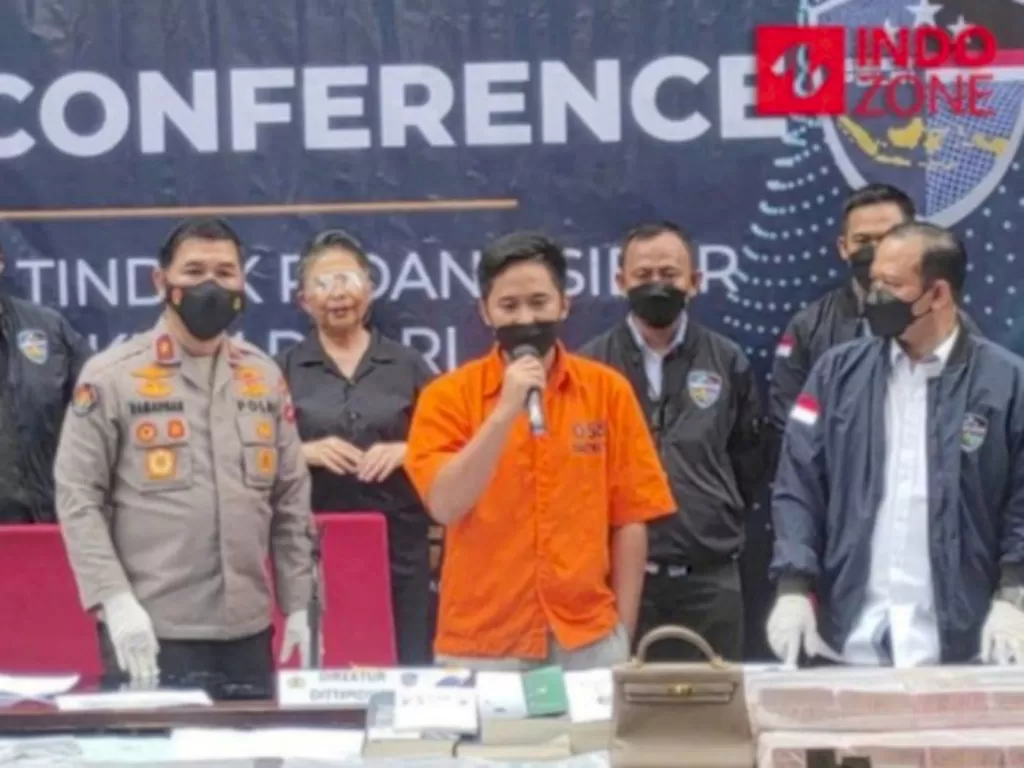 Konferensi pers kasus Doni Salmanan di Bareskrim Polri, Jakarta. (INDOZONE/Samsudhuha Wildansyah).