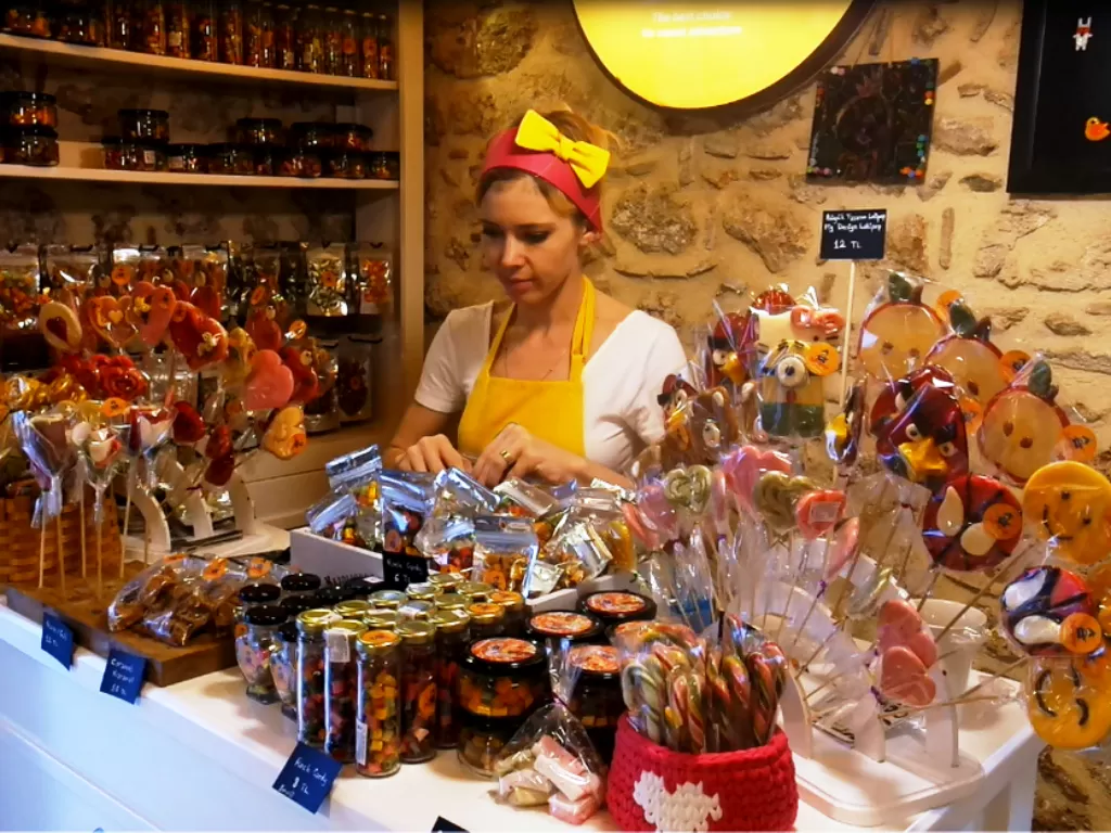 Just a Candy, coffeeshop sekaligus toko permen di Turki. (Elisa Oktaviana/Z Creators)