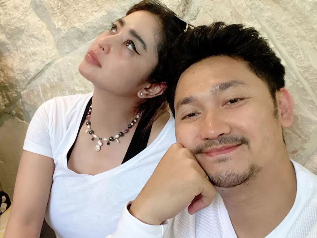 Angga Wijaya dan Dewi Perssik. (Instagram/anggawijaya88)