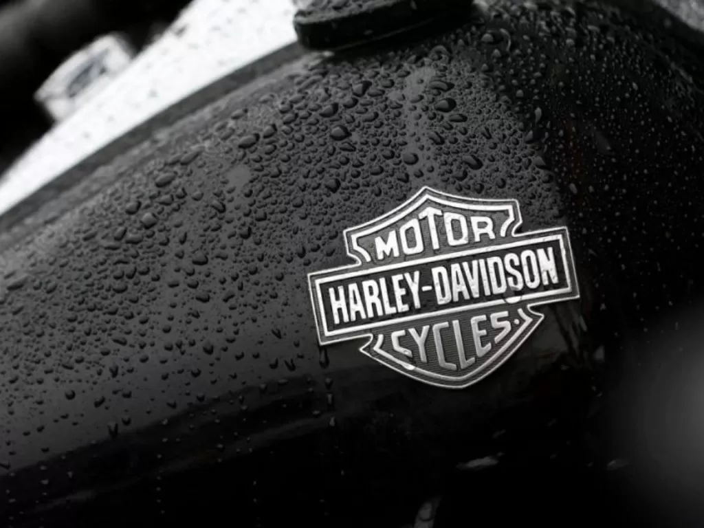 Logo Harley-Davidson terlihat pada sepeda motor di sebuah dealer di Queens, New York City, AS, 7 Februari 2022. (ANTARA/REUTERS/Andrew Kelly)