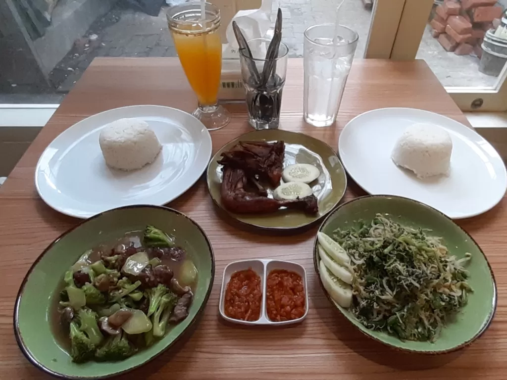 Kuliner Lombok dan Sunda dalam satu restoran (Rukmi Hapsari/Z Creators)