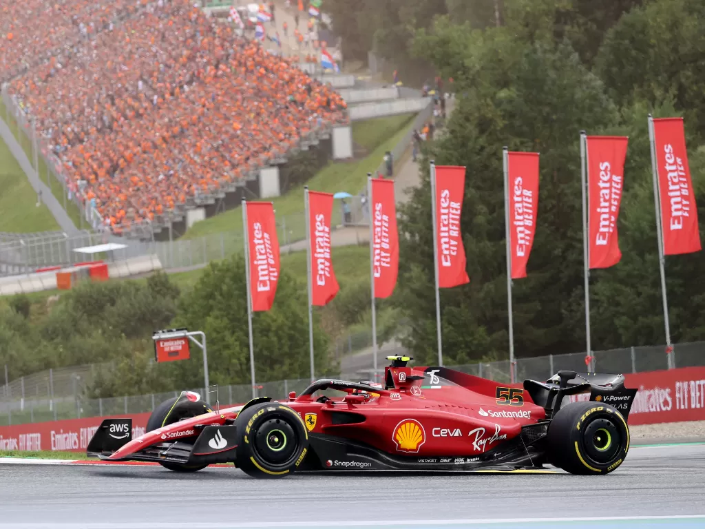 Pebalap Ferrari Carlos Sainz gagal di GP Austria. (REUTERS/Florion Goga)