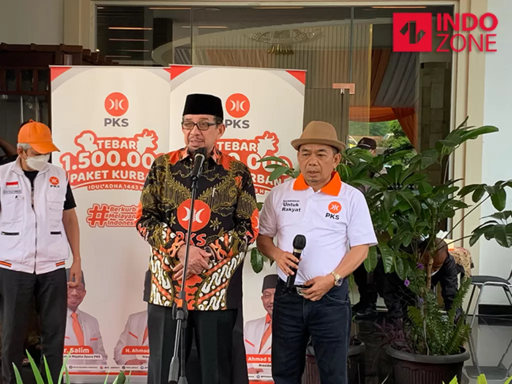 Ketua Majelis Syuro PKS Salim Segaf Al-Jufri  (batik). (INDOZONE/Harits Tryan)