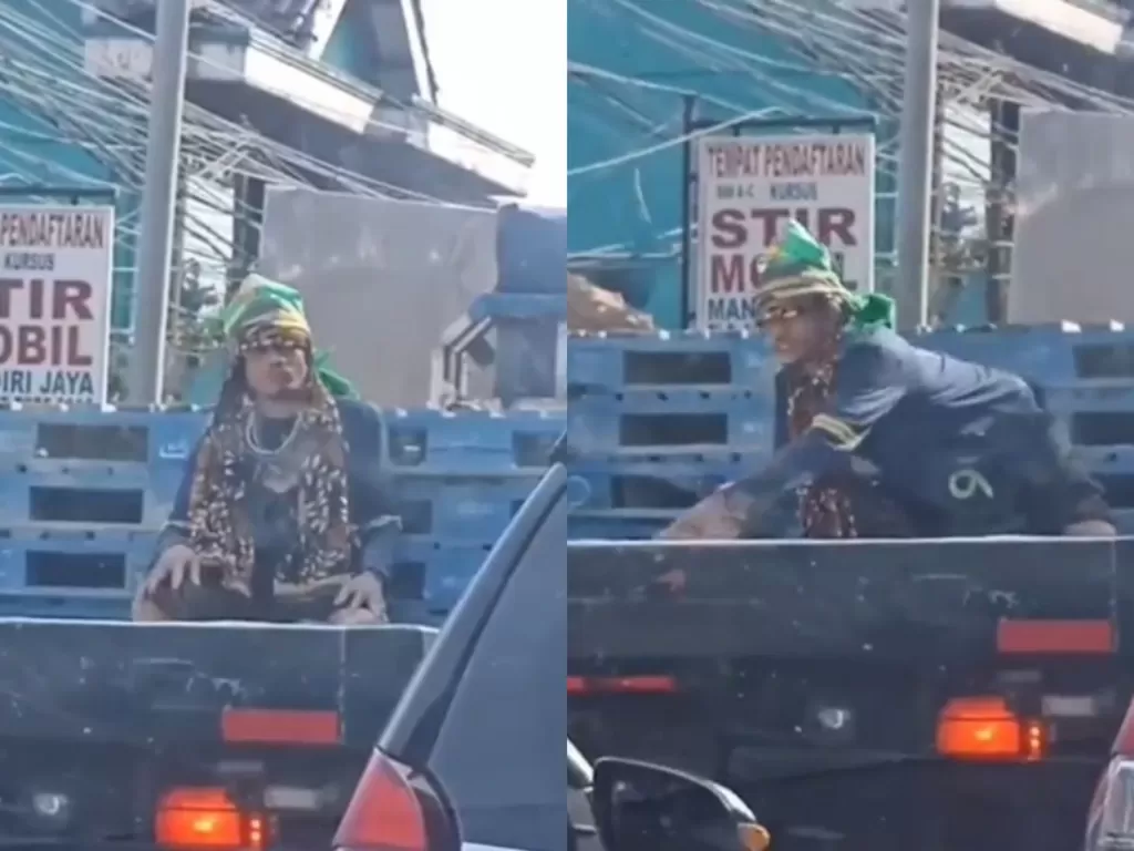 Aksi pria ODGJ yang melakukan solat dan berubah jadi macan di jalan raya. (Instagram/@fakta.indo)