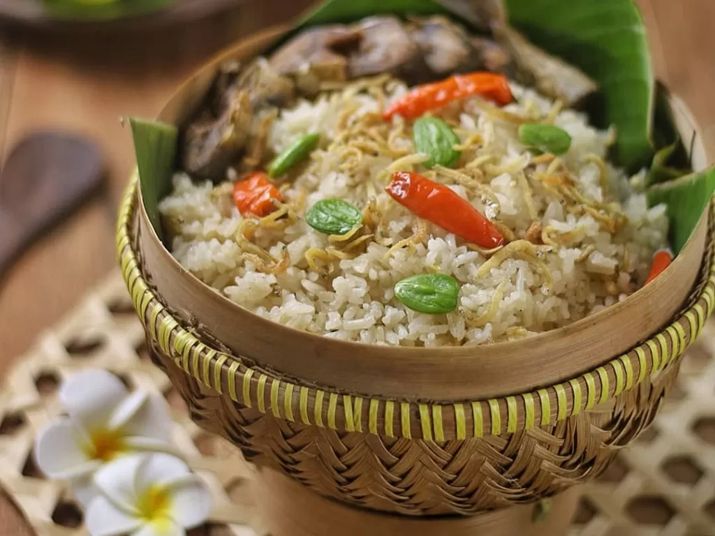 5 Resep Nasi Liwet Komplit Khas Sunda dan Solo, Dijamin Enak! - Indozone  Food