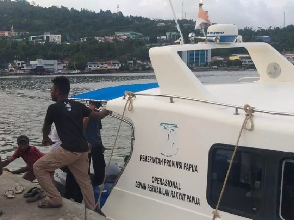 Perahu motor milik DPR Papua yang hilang di sekitar perairan Kepulauan Yapen. (ANTARA/HO/Humas Polda Papua)