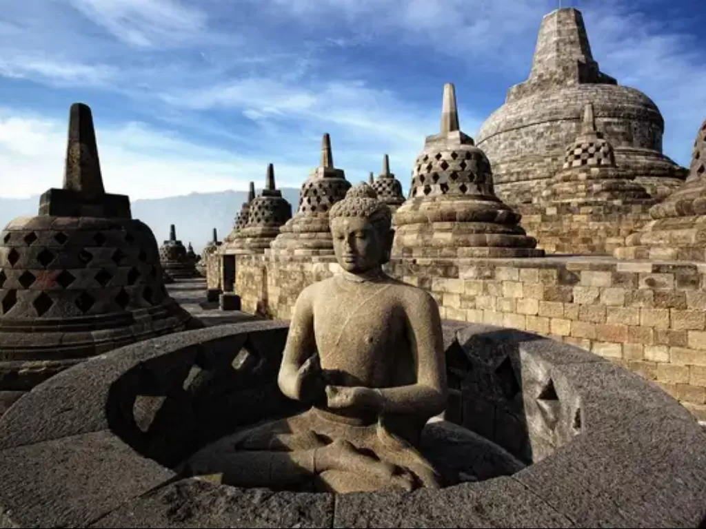 Ilustrasi Candi Borobudur (traveloka.com)