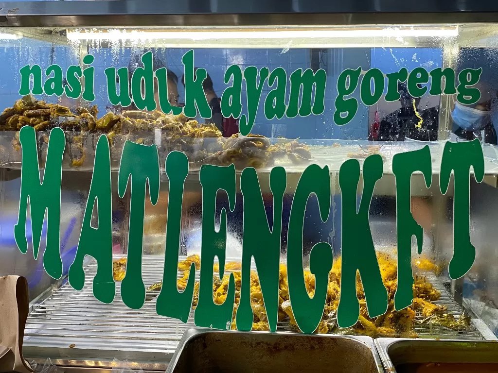 Nasi Uduk Ayam Goreng Mat Lengket di Jakarta Timur. (Jafriyal/Z Creators)