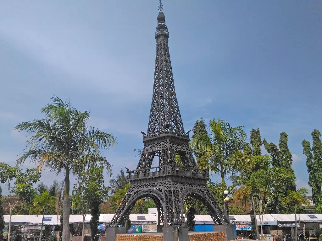 Replika Menara Eiffel di Boyolali, Jawa Tengah. (Eko Haryanto/ Z Creators)