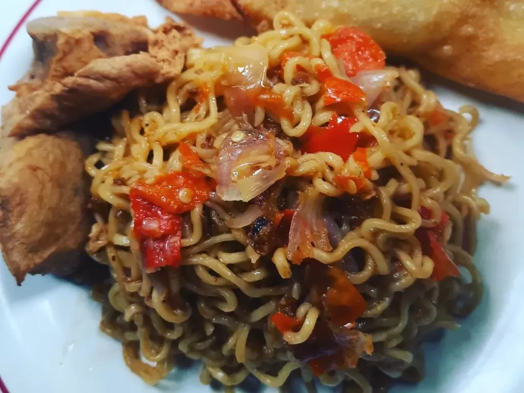 Mie goreng pedas (Instagram/megafahmi33)