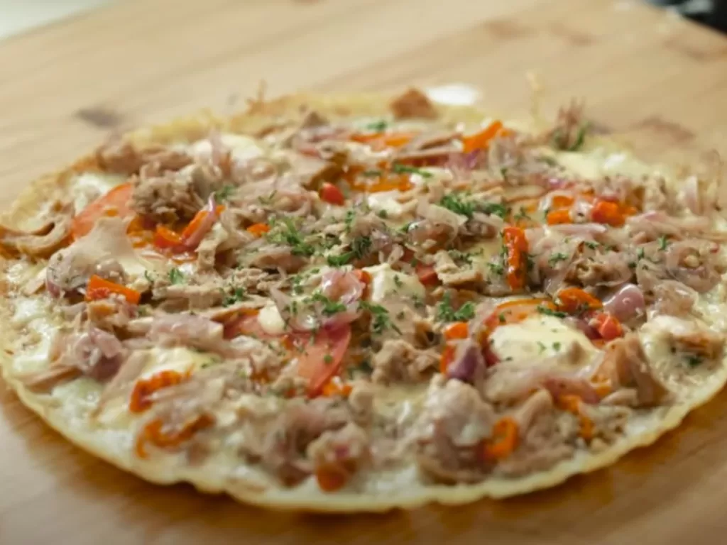 Resep crispy pizza. (YouTube/Devina Hermawan)