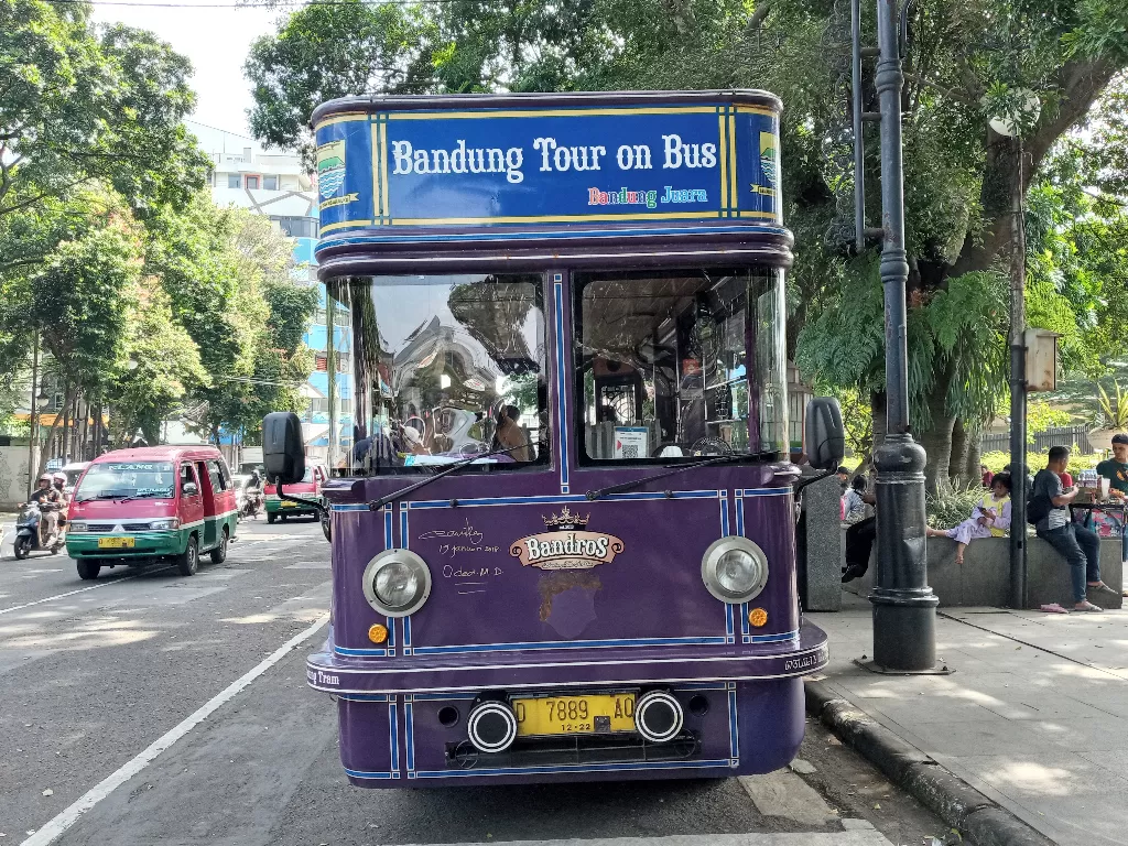 Bandros, bus wisata di Bandung. (Eksani/ Z Creators)