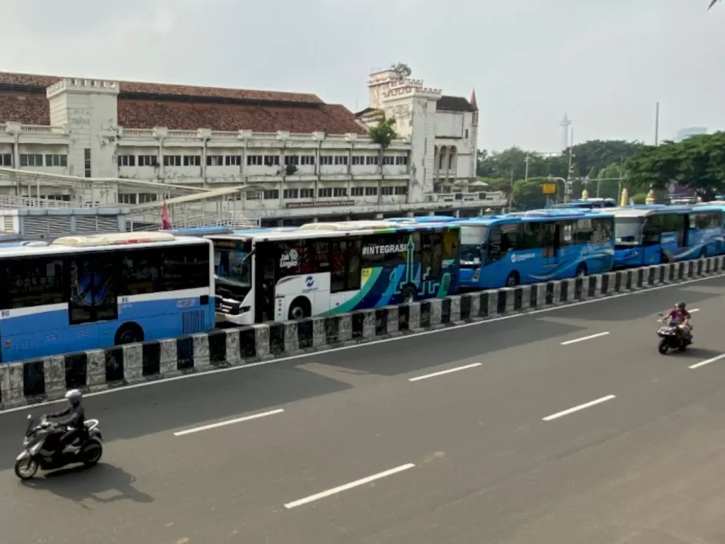 Bus Transjakarta, disiapkan jelang grand launching JIS. (Jafriyal/Z Creators)