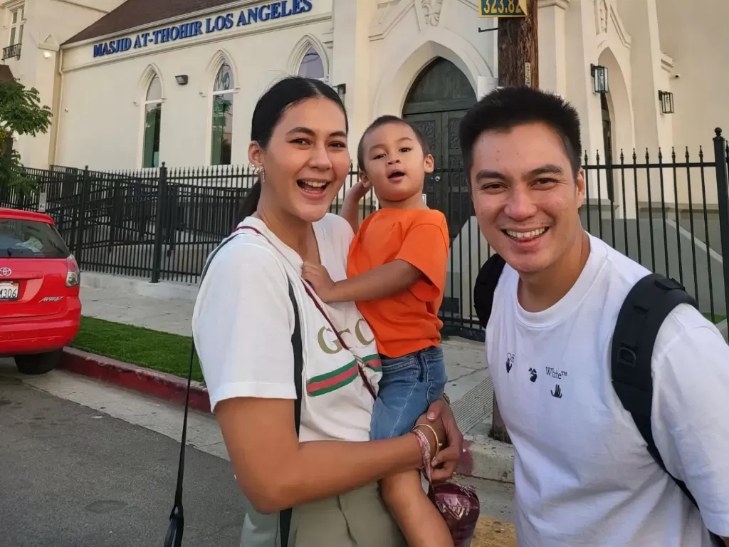 Baim Wong bersama keluarga saat liburan ke luar negeri. (Foto/Instagram/Baim Wong)
