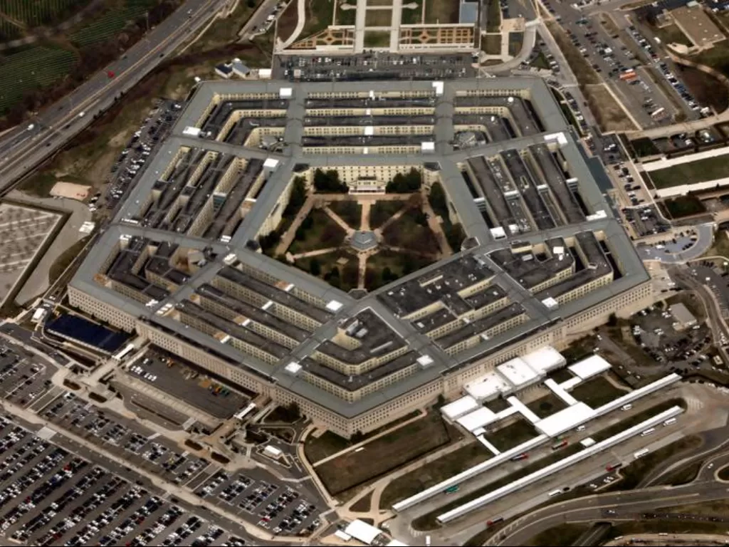 Pentagon cari informasi soal UFO. (REUTERS/Yuri Gripas)