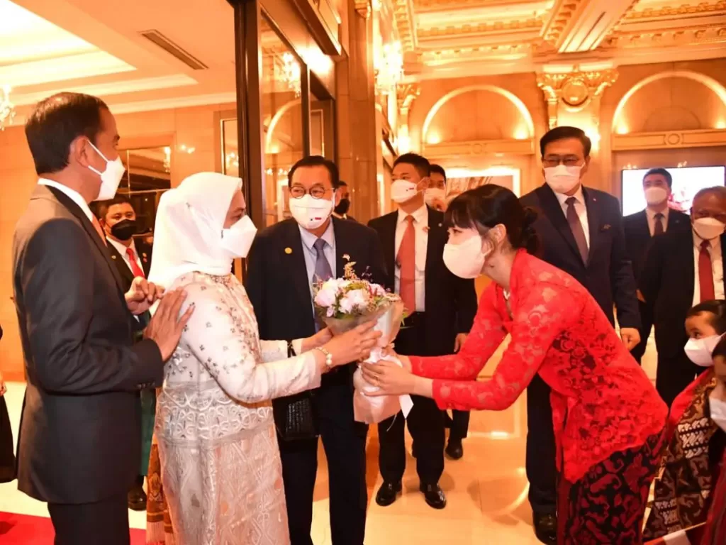 Dita Karang SECRET NUMBER sambut Presiden Joko Widodo beserta istrinya. (Dok. Setkab RI).