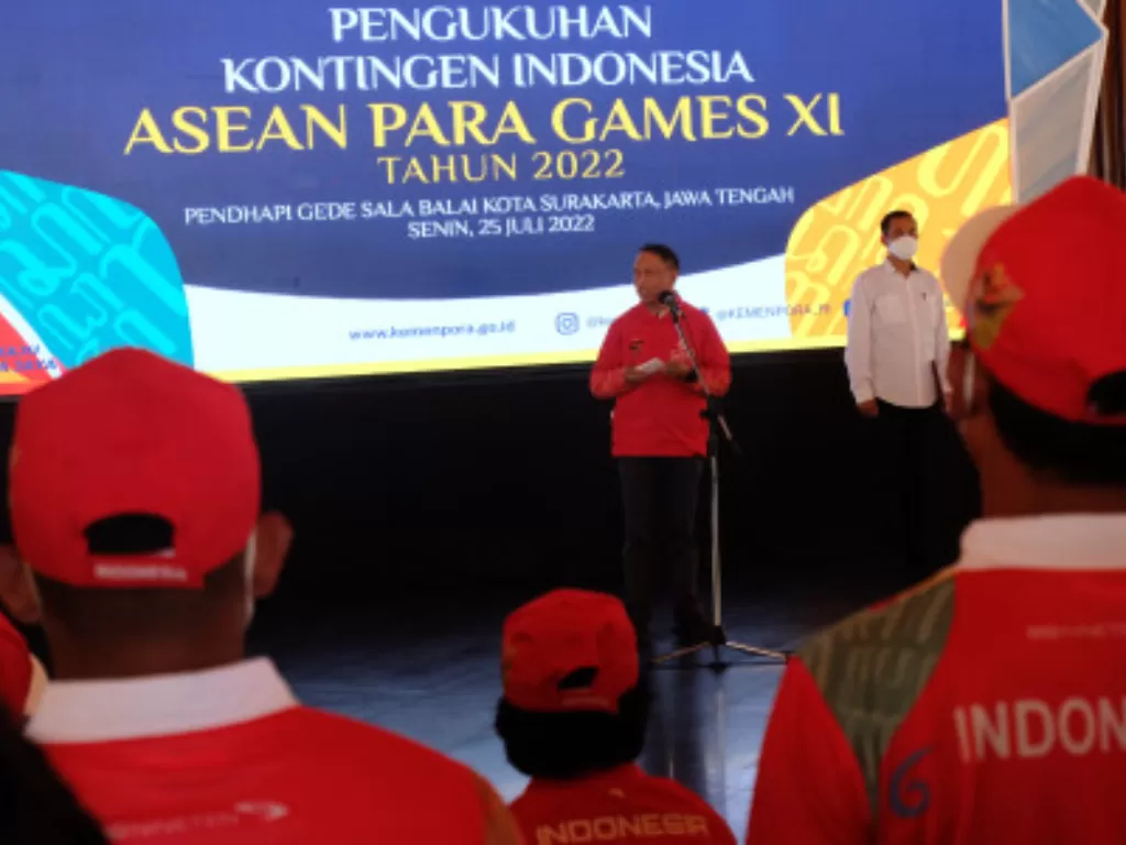 Pelepasan Kontingen Indonesia untuk ASEAN Para Games XI 2022 di Balai Kota Solo, Jawa Tengah. (ANTARA FOTO/Maulana Surya)