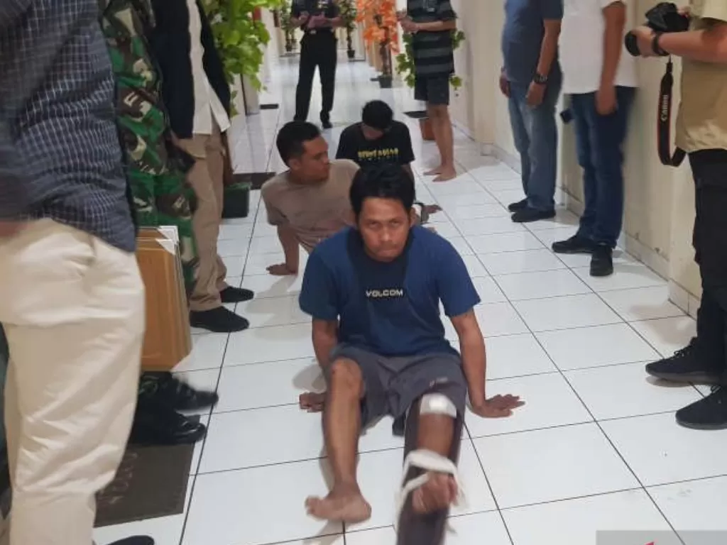 Para pelaku penembakak istri anggota TNI dihadirkan di Mapolrestabes Semarang. (ANTARA/ I.C.Senjaya)