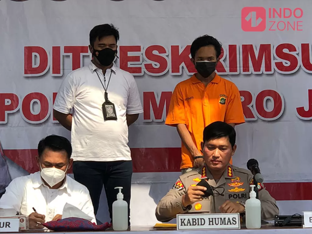 Konferensi pers penangkapan pengunggah video hoax seret pejabat Polri di Polda Metro Jaya. (INDOZONE/Samsudhuha Wildansyah).
