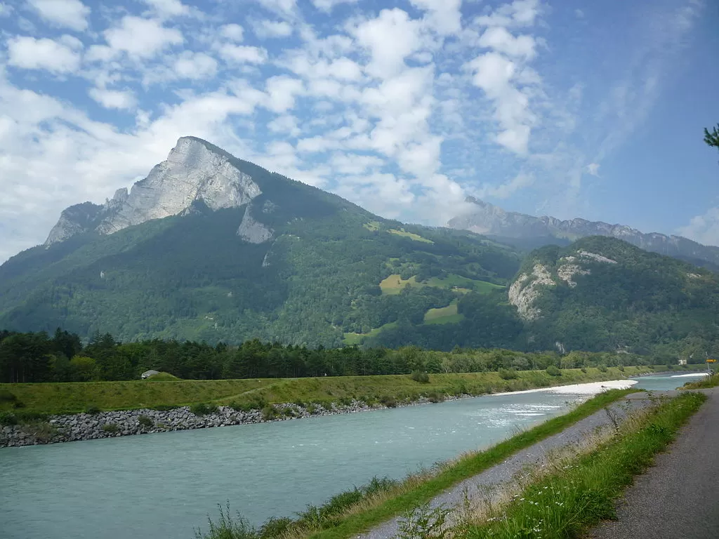 Perbatasan antara Liechtenstein dan Swiss. (Wikipedia)