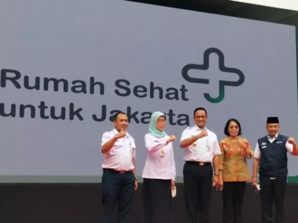 Gubernur DKI Jakarta, Anies Baswedan (tengah), saat meresmikan pengganti nama rumah sakit menjadi rumah sehat di RSUD Cengkareng, Jakarta Barat (ANTARA/Walda)