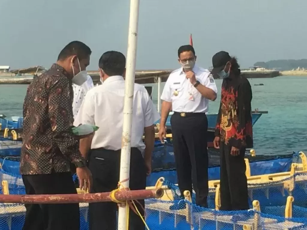 Gubernur DKI Jakarta Anies Baswedan saat berada di Pulau Pramuka, Kepulauan Seribu, Jakarta. (ANTARA/Abdu Faisal)