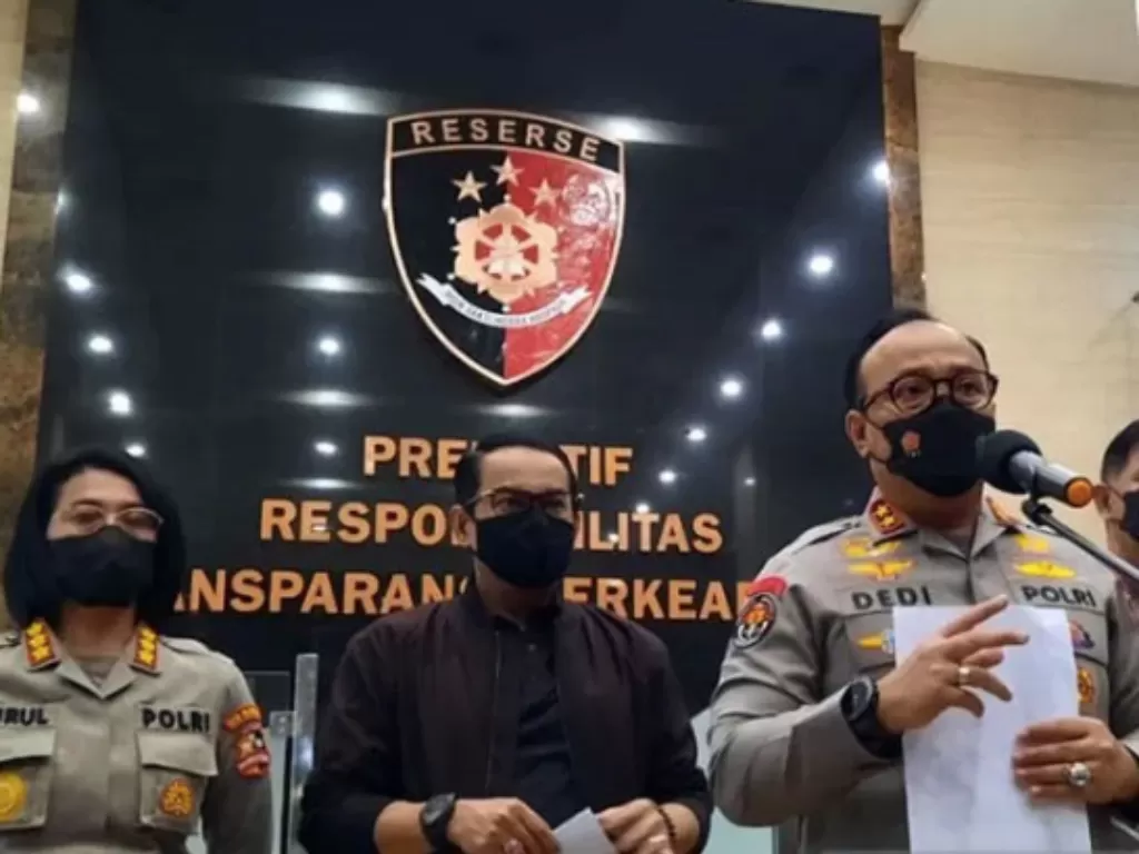 Kepala Divisi Humas Polri Irjen Pol. Dedi Prasetyo memberikan keterangan pers tentang penetapan tersangka Bharada E di Mabes Polri, Jakarta. (ANTARA/Laily Rahmawaty)