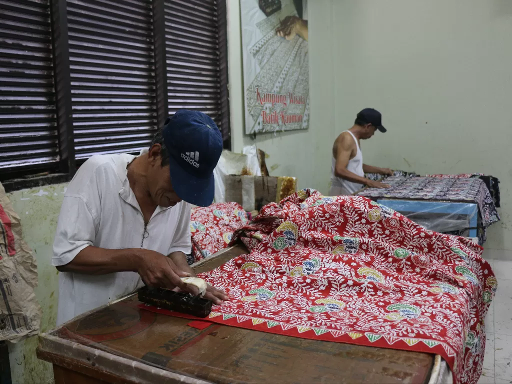 Perajin batik di Kampung Kauman (Hasan Syamsuri/Z Creators)