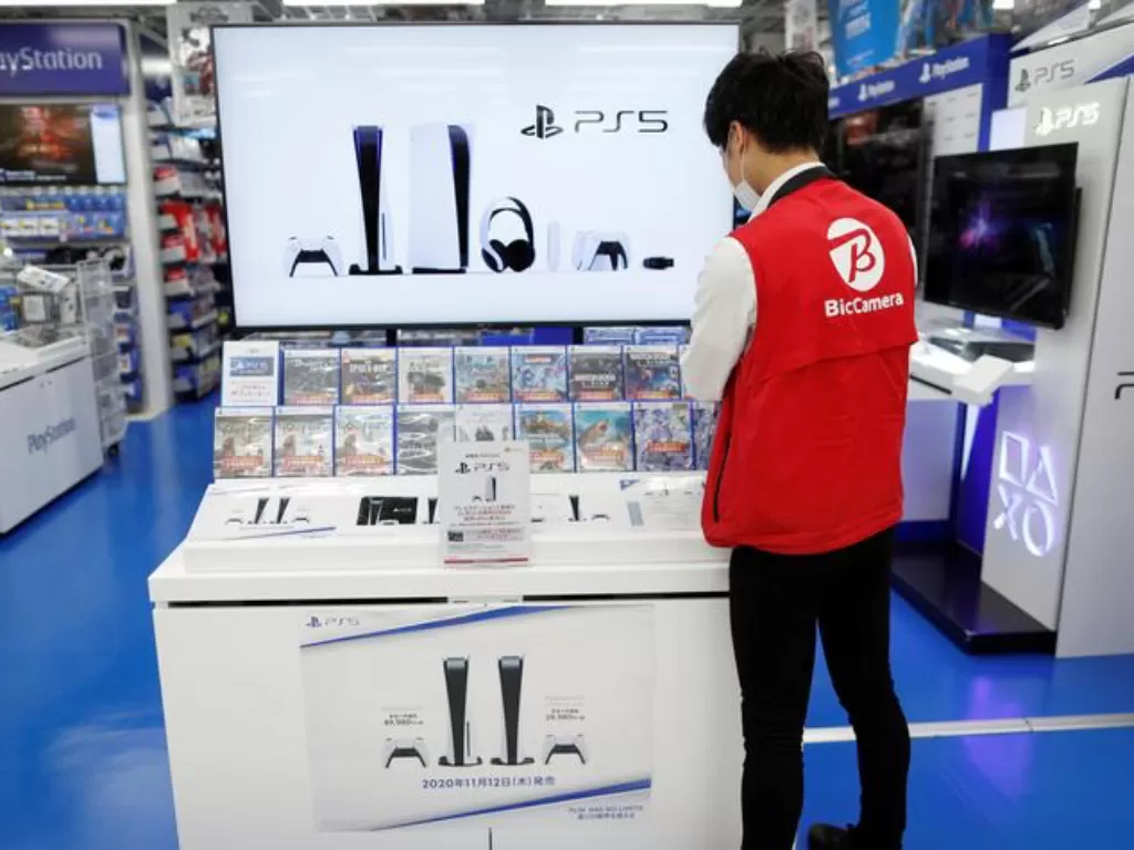 Deretan game PalyStation yang diual di salah satu game store di Jepang. (REUTERS/Issei Kato)