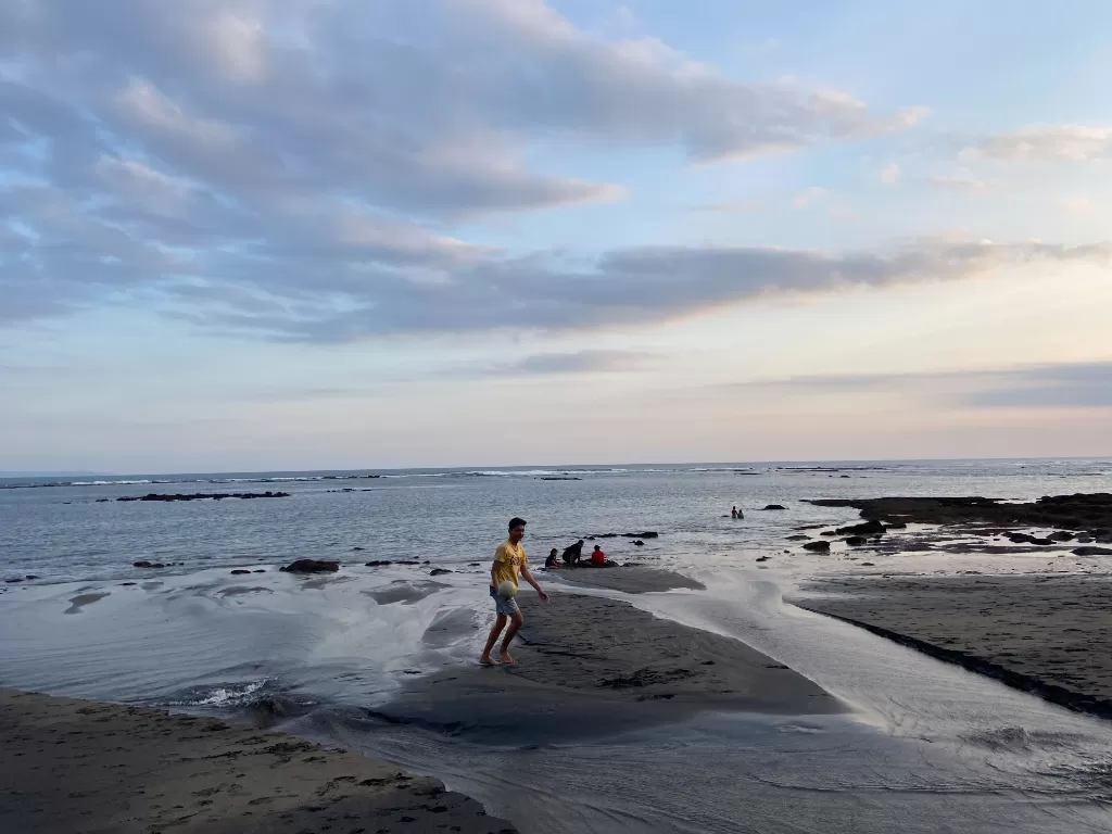 Pantai Cemagi, Bali. (Dada Sabra Sathilla/Z Creators)