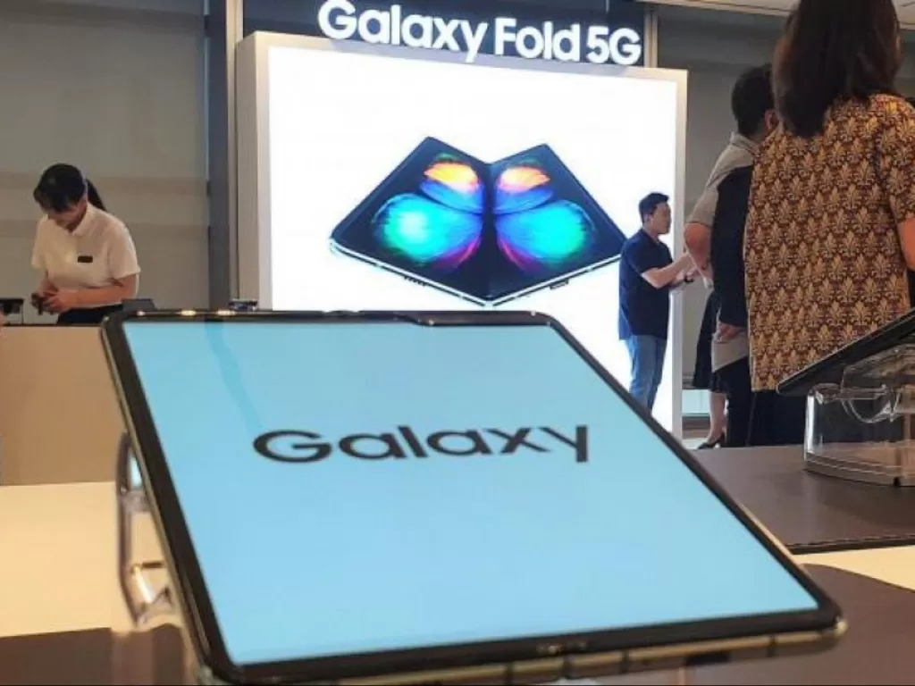 Samsung berencana bikin tablet lipat. (Reuters/Kim Do-gyun)