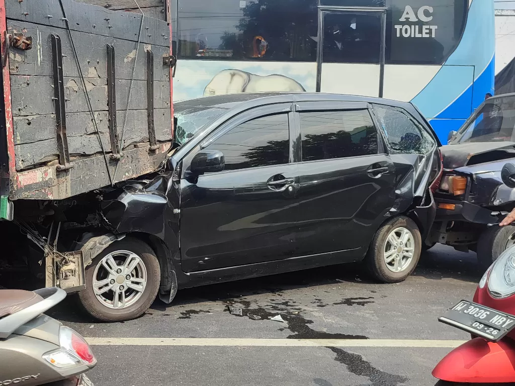 Kecelakaan beruntun di Jombang. (Aldi Buchori/Z Creators)