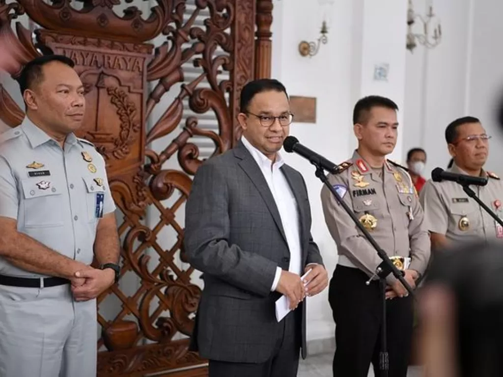 Gubernur DKI Jakarta, Anies Baswedan (kedua kiri). (Instagram/@aniesbaswedan)