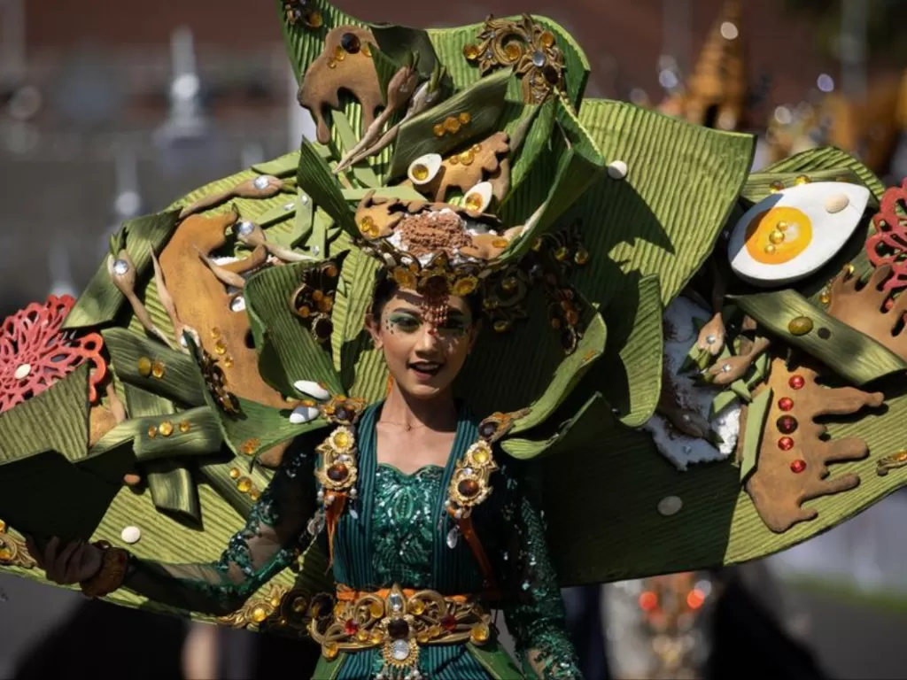 Kostum ragam makanan khas Indonesia di Jember Fashion Carnaval (Instagram/@robertuspudyanto)