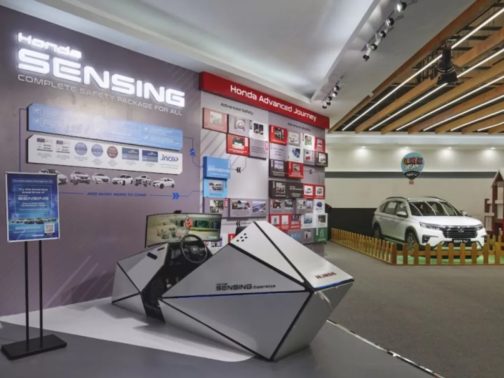 Zona Safety yang disediakan Honda agar pengunjung bisa merasakan fitur Honda Sensing di GIIAS 2022 (ANTARA)