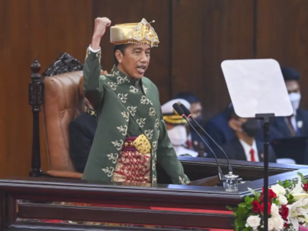 Presiden Joko Widodo saat menyampaikan pidato kenegaraan pada Sidang Tahunan MPR dan Sidang Bersama DPR - DPD Tahun 2022 di Gedung Nusantara, Kompleks Parlemen, Senayan, Jakarta, Selasa (16/8/2022). (ANTARA FOTO/Galih Pradipta)