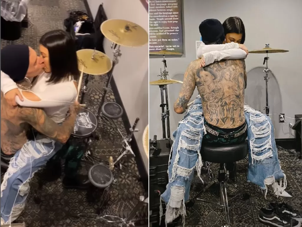 Travis Barker latihan bermain drum (Instagram/@travisbarker) sambil bemesraan dengan sang istri Kourtney Kadarshian. (Instagram/kourtneykadarshian).
