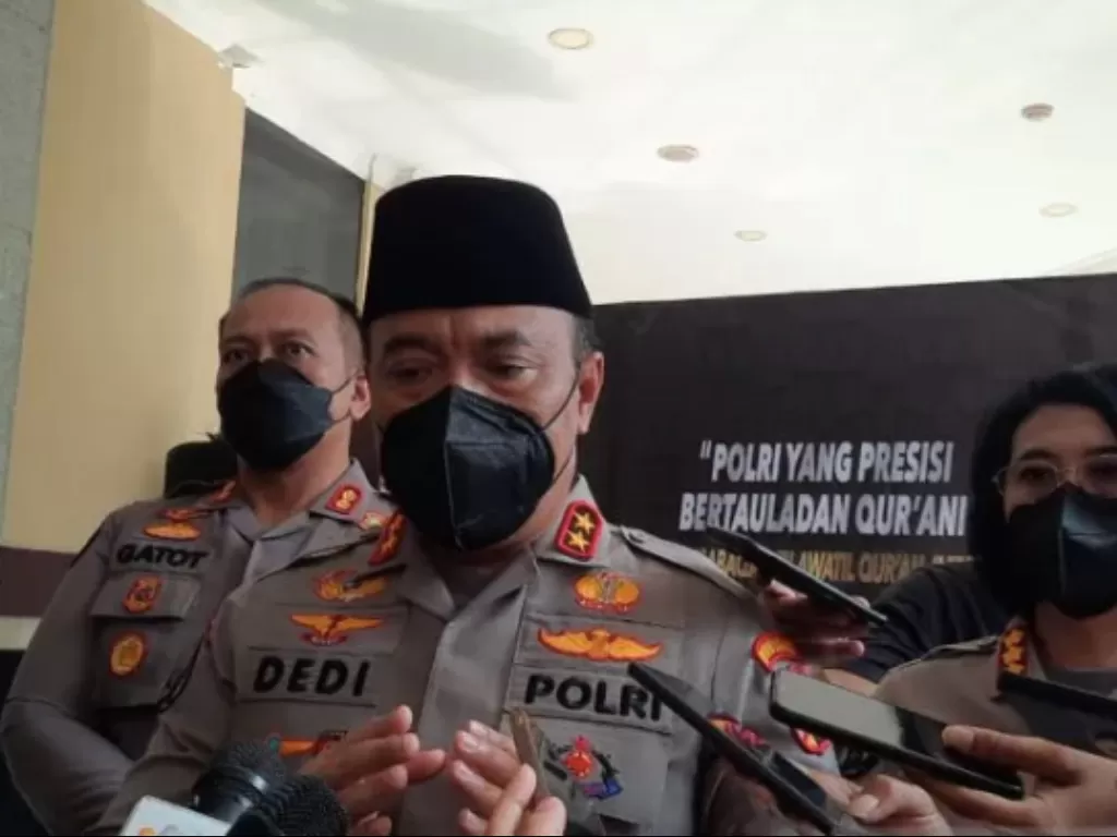 Kepala Divisi Humas Polri Irjen Pol. Dedi Prasetyo menyampaikan keterangan pers perkembangan kasus Brigadir J di Aula PTIK, Jakarta Selatan, Kamis (18/8/2022). ANTARA/Laily Rahmawaty