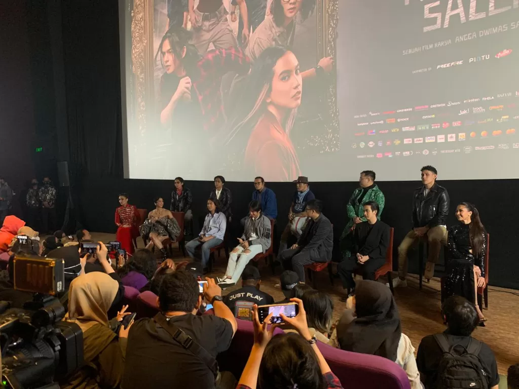 Premier screening 'Mencuri Raden Saleh' bersama para pemeran, sutrdara, produser di XXI Epicentrum, Jakarta Selatan. (INDOZONE/Nanda).